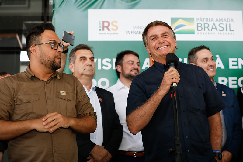 Bolsonaro admite ter dado cargos a partidos, o que já chamou de crime