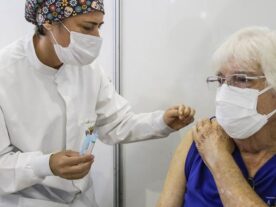 Confira o cronograma de vacinação contra a Covid-19 e a gripe em Curitiba