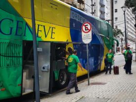 Patriota Bus, do dono da Havan, é multado por estacionamento irregular em Curitiba