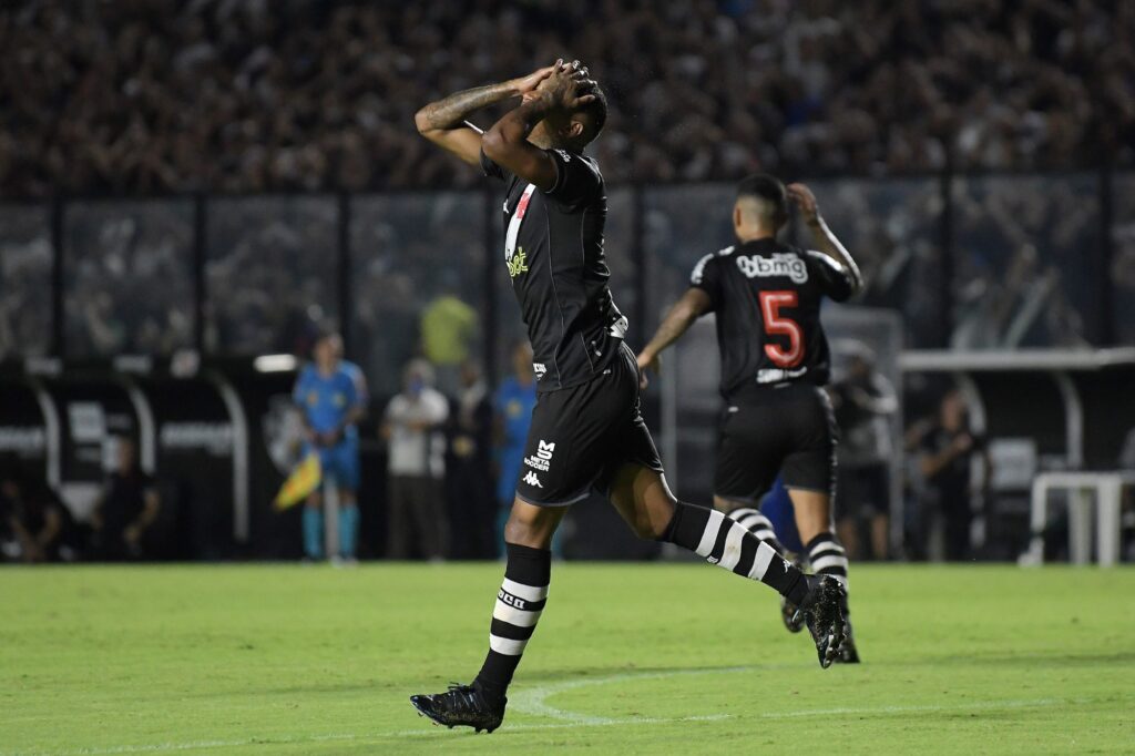 Vasco da Gama empata com Vila Nova na abertura da Série B