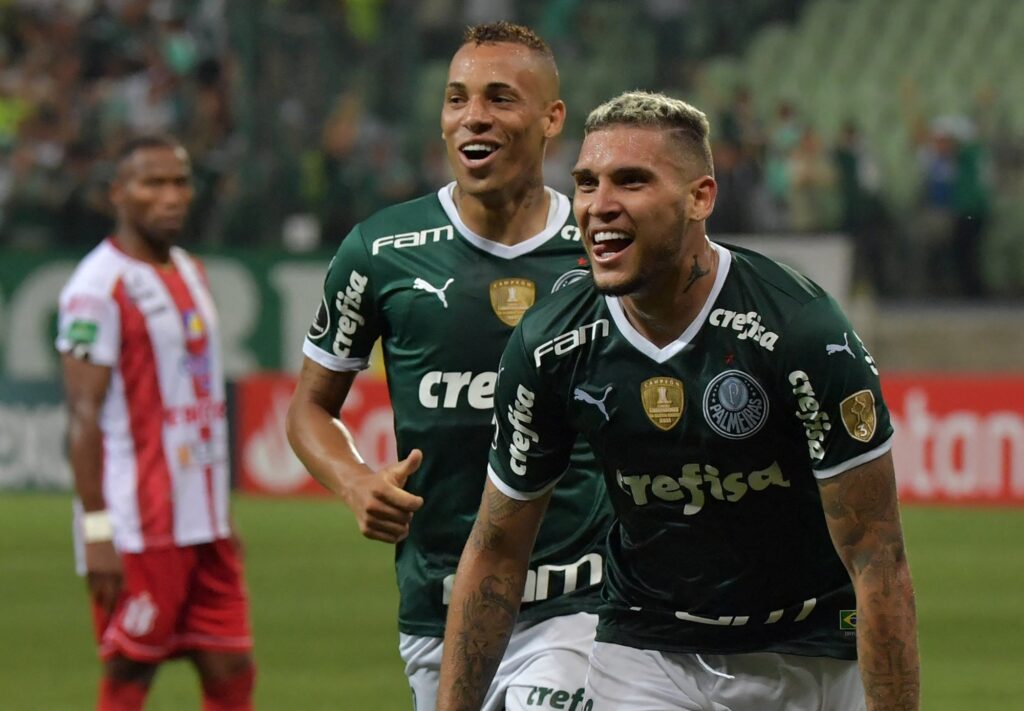 Palmeiras goleia Petrolero com quatro de Navarro na Libertadores