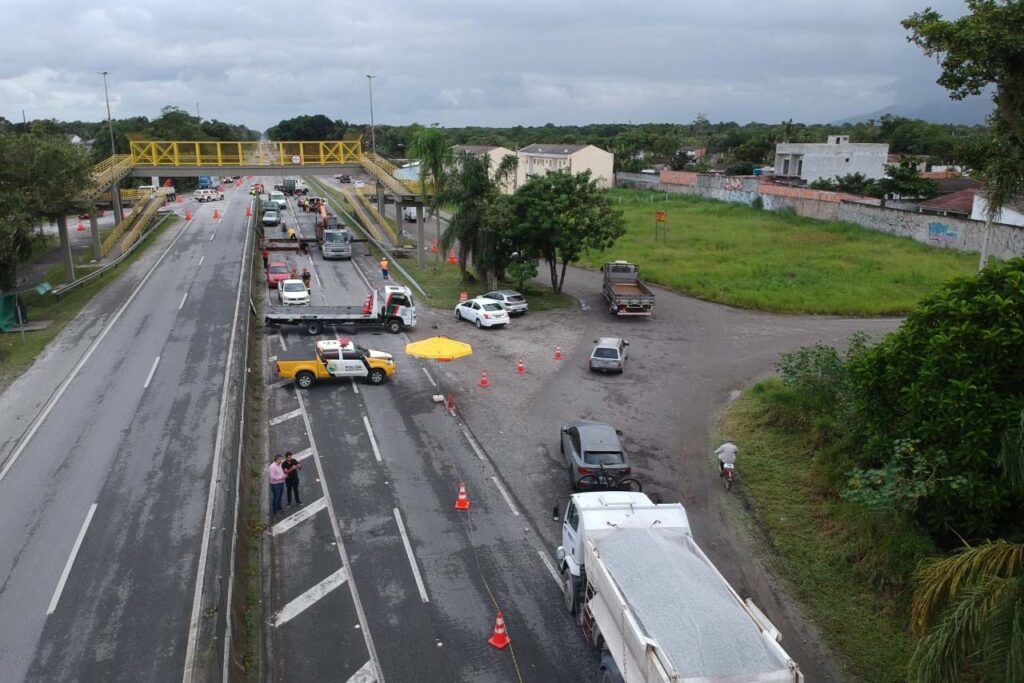 DER repara passarela e libera tráfego de veículos em Paranaguá