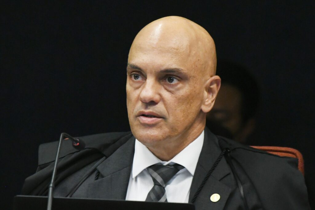 Alexandre de Moraes reage ao “perdão” de Bolsonaro a deputado