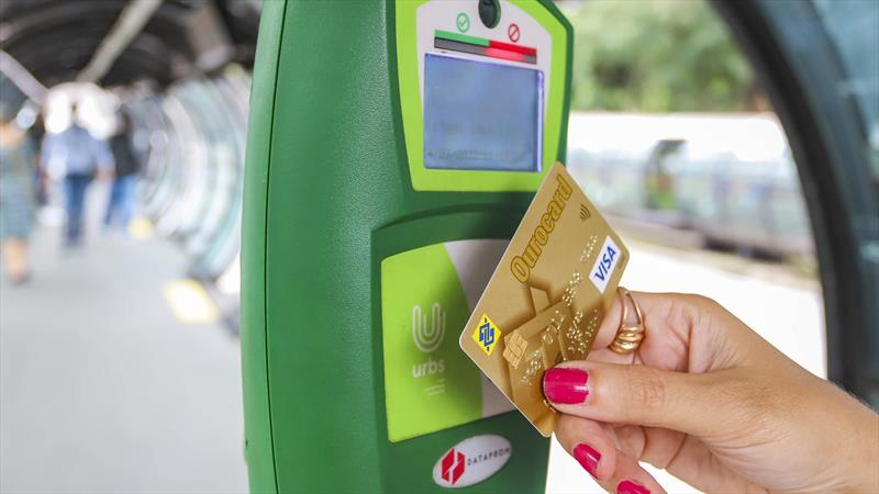 Dez novas linhas de Curitiba irão adotar cartão como pagamento exclusivo