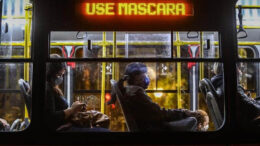 Curitiba volta a recomendar o uso de máscaras em locais fechados
