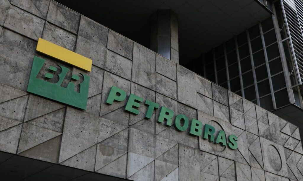 Novo ministro de Minas e Energia diz que vai pedir estudos para privatizar Petrobras