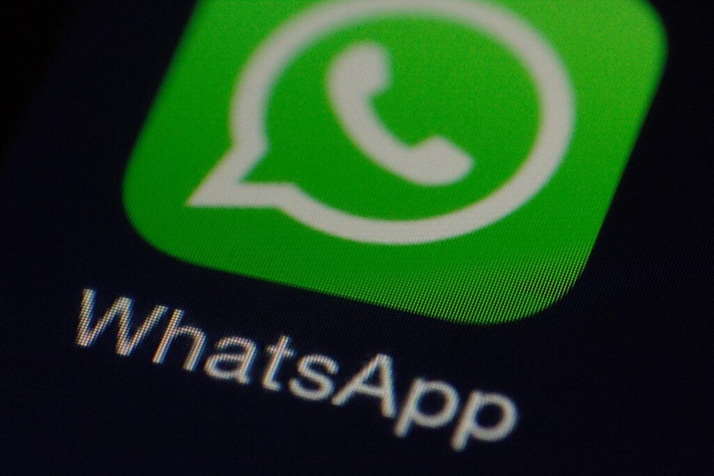 WhatsApp bane contas que dispararam mensagens a favor de Cesar Silvestri Filho