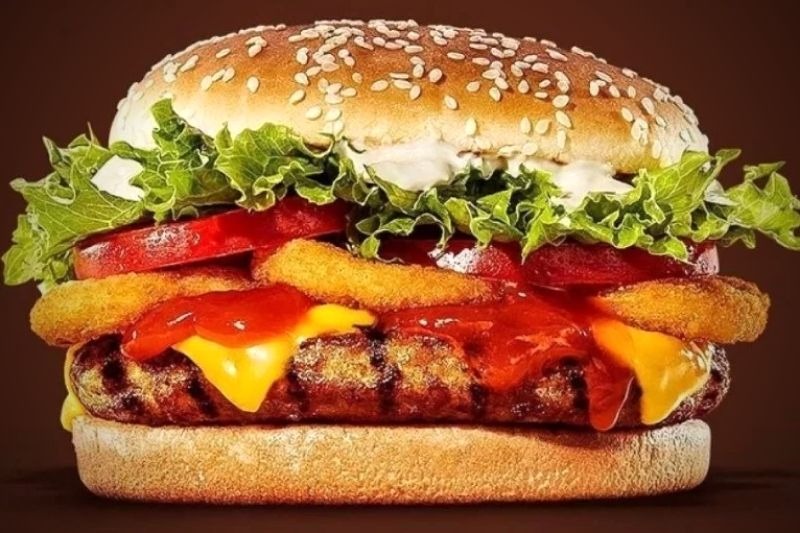 Após críticas, Burger King muda nome de Whopper Costela sem costela