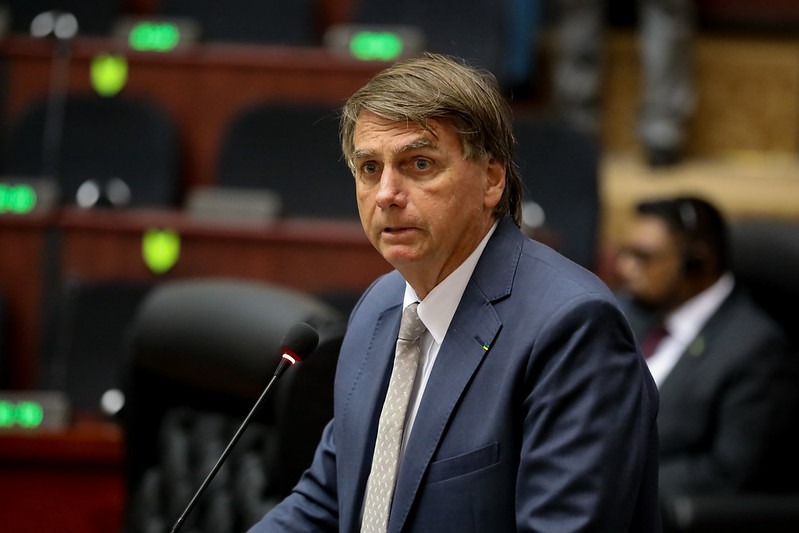 Bolsonaro promete respeitar lista tríplice do STF para ministro do TSE
