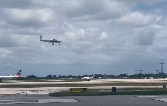 Passageiro sem experiência pousa avião na Flórida após piloto passar mal; vídeo