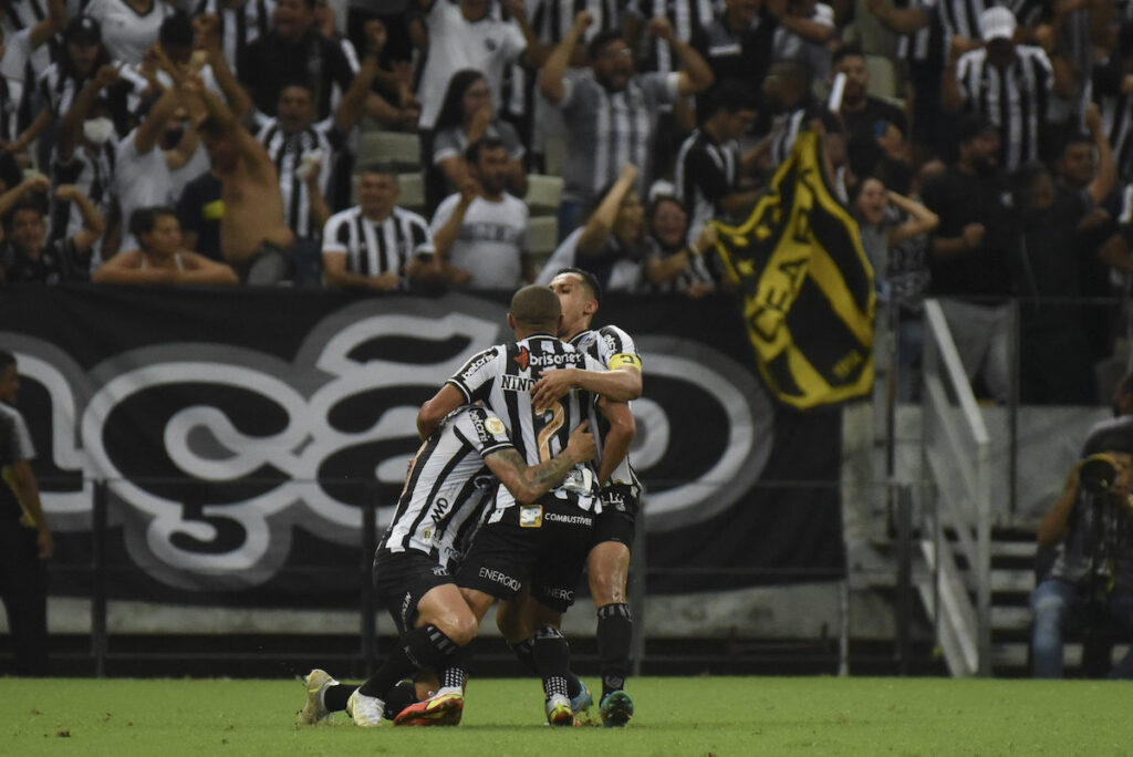 Ceará consegue empate nos acréscimos e frustra Flamengo no Castelão