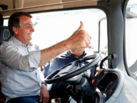 Bolsonaro muda cálculo de frete a caminhoneiros após aumento do diesel