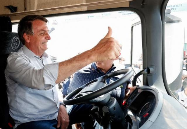 Bolsonaro muda cálculo de frete a caminhoneiros após aumento do diesel