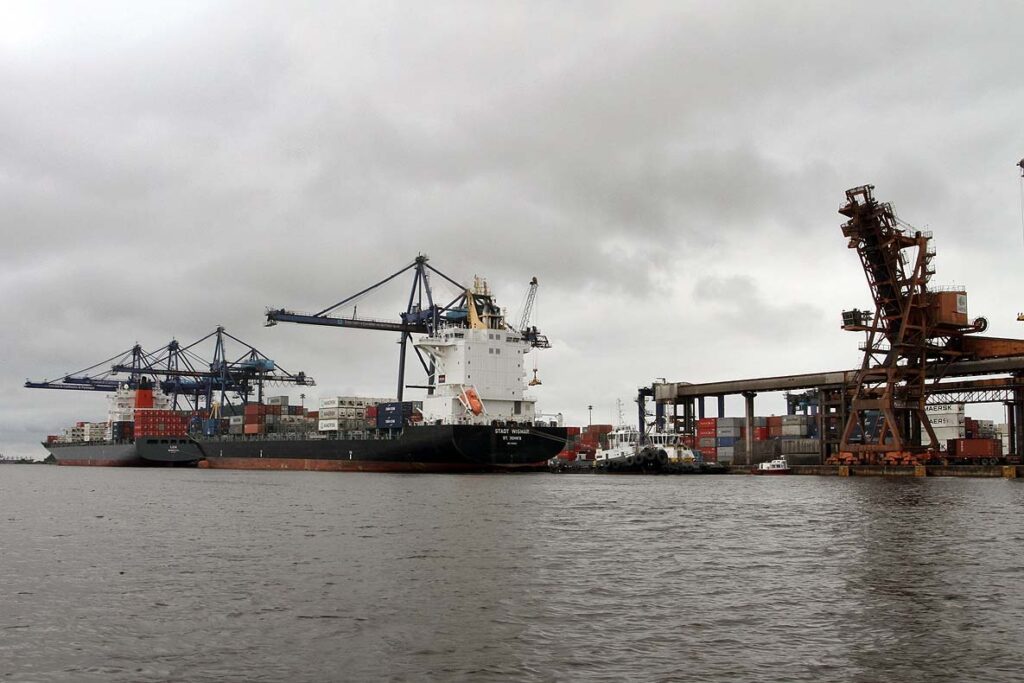 Ciclone deixa em alerta comunidade portuária no litoral do Paraná