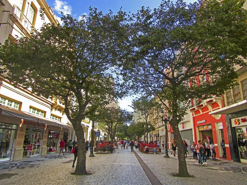 Curitiba: Calçadão da Rua XV completa 50 anos nesta quinta-feira