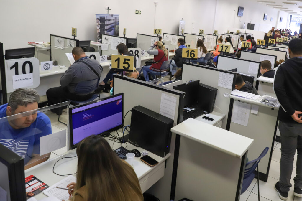 Empregos: Paraná tem 11,1 mil vagas abertas nas Agências do Trabalhador