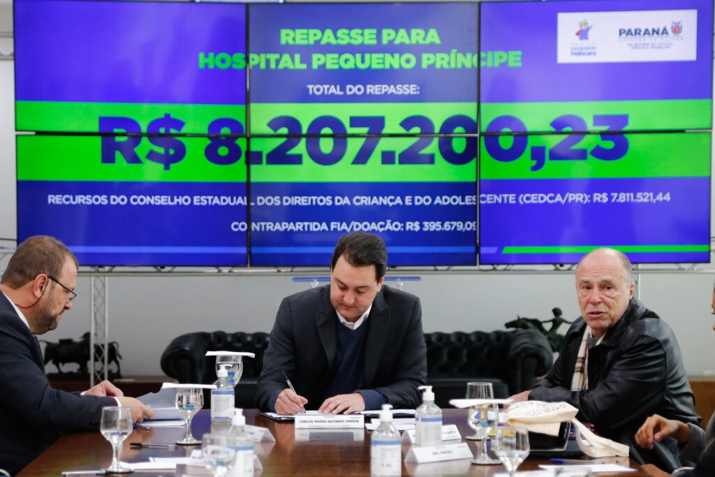 Ratinho Junior assina termo para repasse de R$ 8,2 milhões ao Hospital Pequeno Príncipe