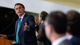 Ministros do STF veem factoide de Bolsonaro contra Moraes para desviar foco