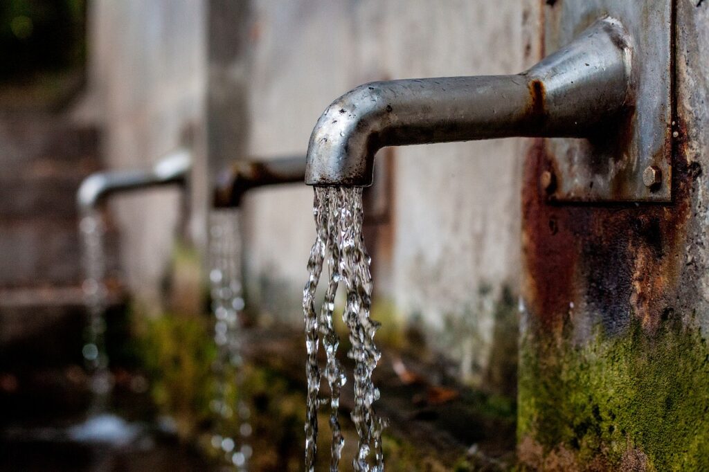 Problema operacional deixa bairros de Curitiba e Colombo sem água