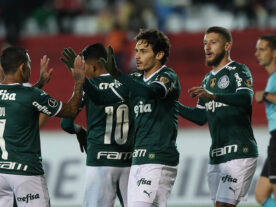 Palmeiras goleia com recorde de Veiga e está nas oitavas da Libertadores