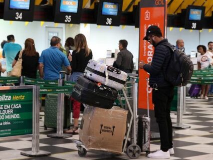 Preço de voo no Brasil chega a dobrar em relação ao pré-pandemia