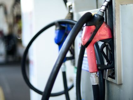 Preço da gasolina cai pela terceira semana nos postos, diz ANP