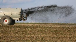 Rússia promete manter comércio de fertilizantes com Brasil