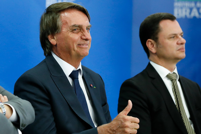 Bolsonaro insiste em CPI da Petrobras, e Congresso começa a colher assinaturas