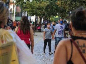 Em meio à alta dos casos, brasileiros perdem medo da Covid, aponta Datafolha