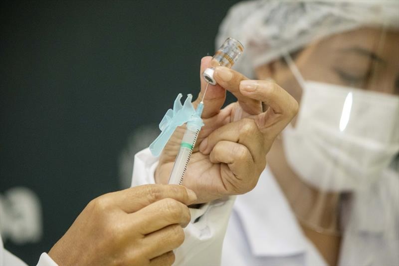 Curitiba inicia aplicação da 4ª dose para pessoas 50 anos ou mais