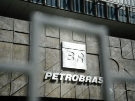 Presidente da Petrobras pede demissão, após críticas de Bolsonaro