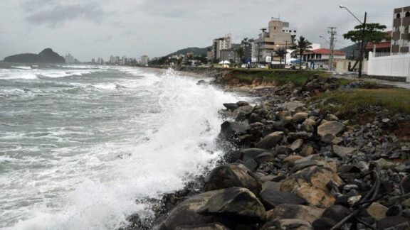 Marinha emite alerta de ventos fortes para o Litoral do estado