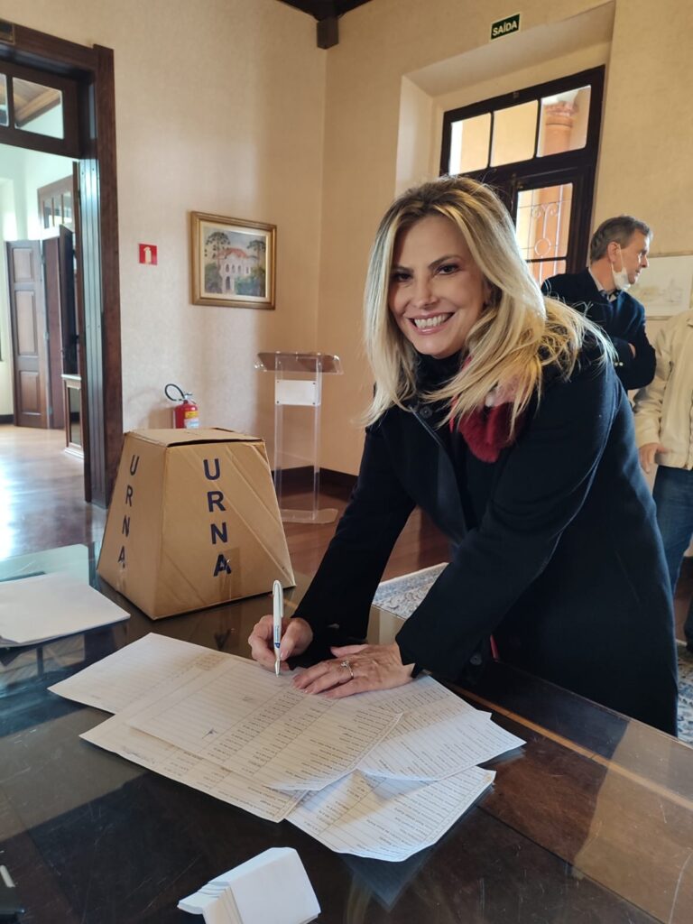 Cida Borghetti é reeleita presidente da Sociedade Garibaldi