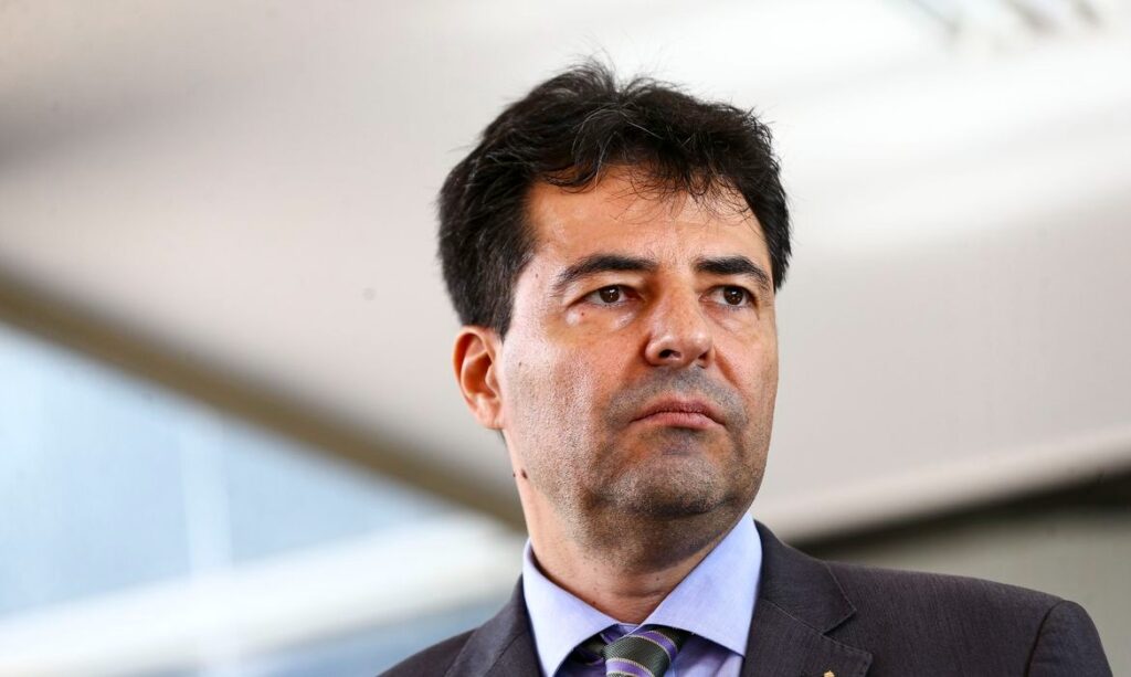 Ministro de Minas e Energia volta a defender privatização da Petrobras