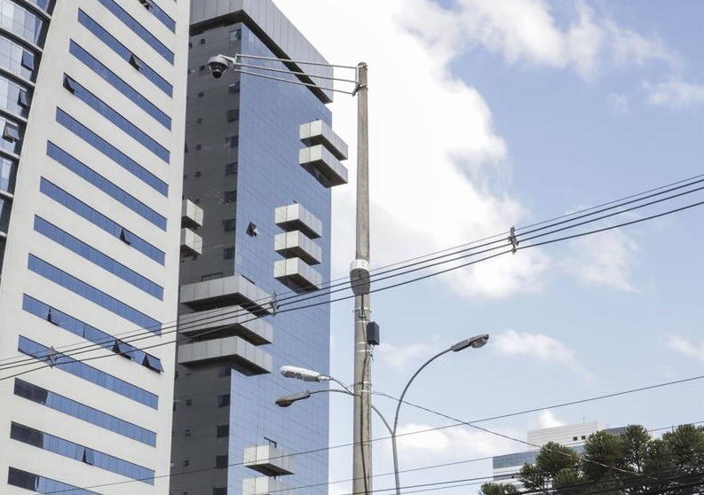 5G: Curitiba recebe testes com luminária e antena inteligentes