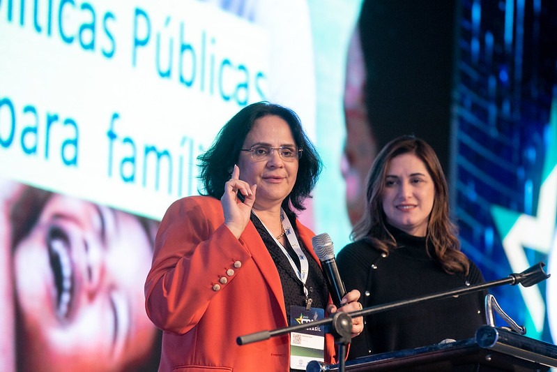 Damares celebra decisão dos EUA sobre aborto e espera impacto no Brasil