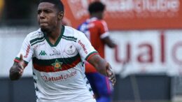 Paraná Clube sofre gol no fim e perde para a Portuguesa-RJ