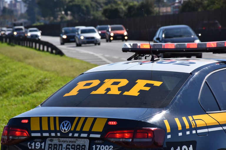 Justiça proíbe atuação da PRF em operações fora das estradas