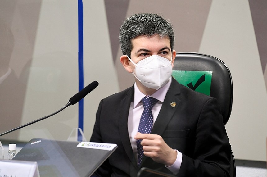 Chegaremos até Bolsonaro nas investigações, diz Randolfe sobre CPI do MEC