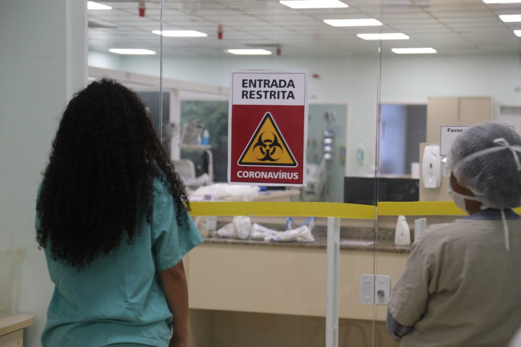 Covid no Paraná: Boletim aponta mais 1.484 casos e quatro mortes