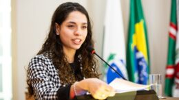 Ana Júlia Ribeiro toma posse como vereadora na Câmara de Curitiba