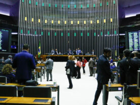 Câmara aprova em 1º turno texto-base da PEC Kamikaze