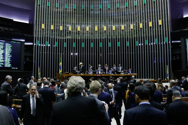 Câmara aprova em 2º turno texto-base da PEC dos bilhões