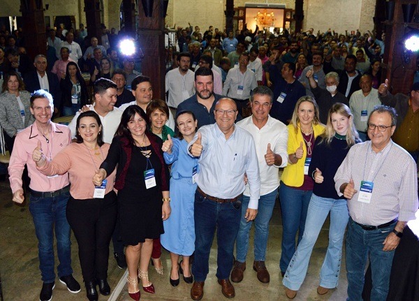 Romanelli reúne lideranças políticas de mais de 100 municípios