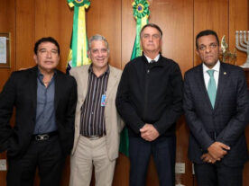 Bolsonaro encontra irmão de petista assassinado e se desculpa por ter divulgado fake news