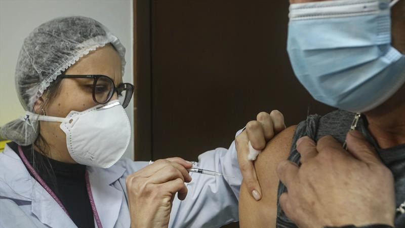 Curitiba: Cinco unidades de saúde tem horário estendido para vacinação