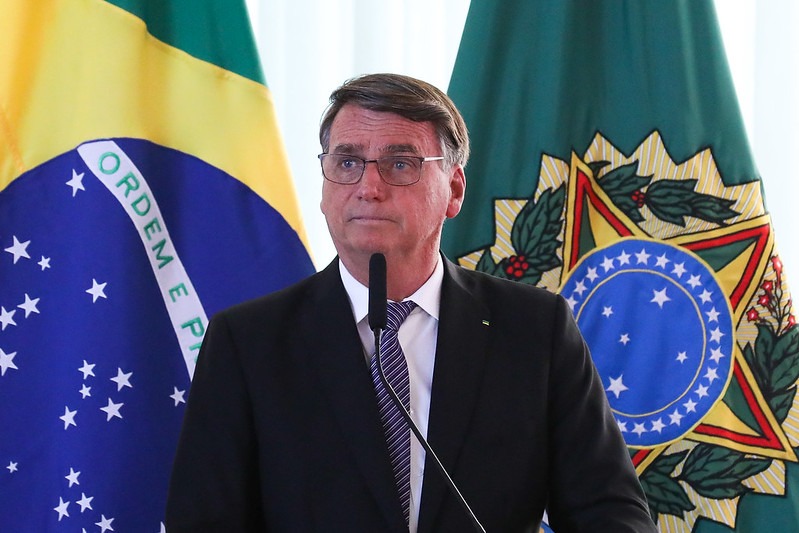 Bolsonaro diz que segue neutro na Guerra da Ucrânia e que contato com Putin ‘está dez’