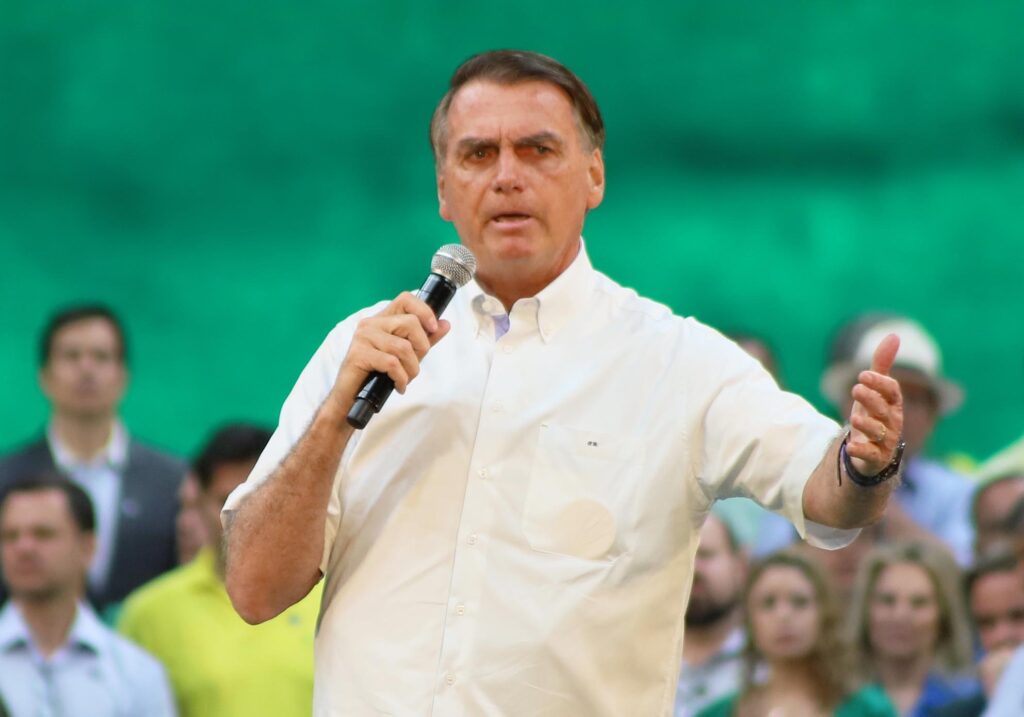 Bolsonaro, oficializado candidato, ataca STF e chama apoiadores para 7 de Setembro