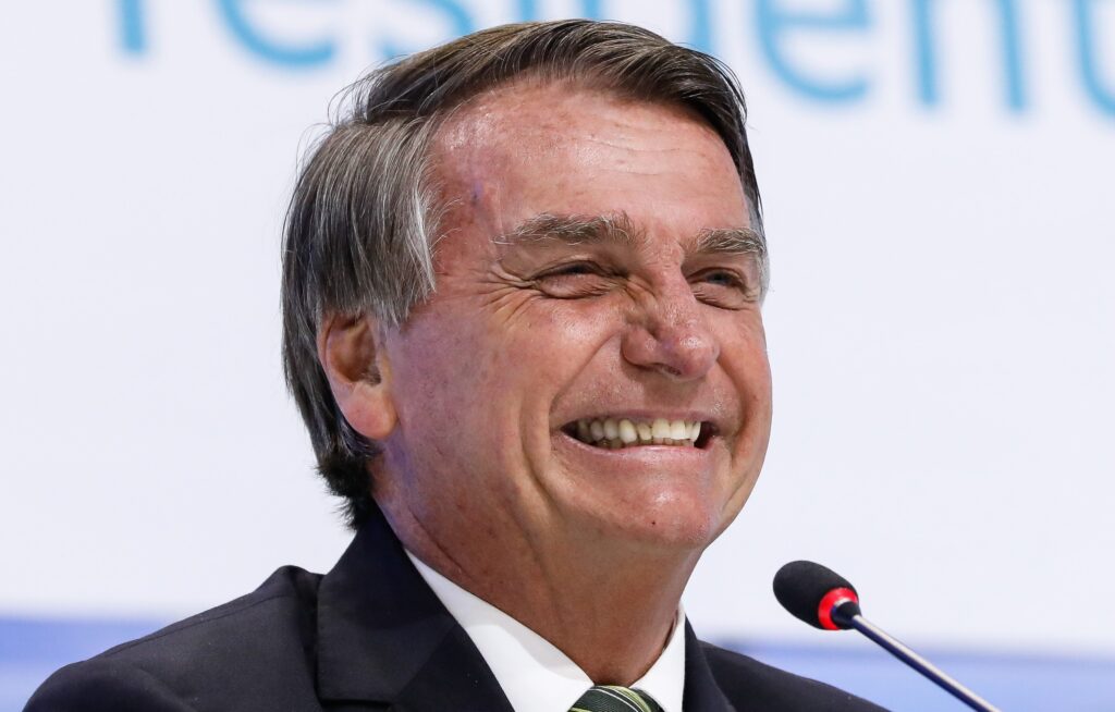 Bolsonaro diz que não precisa de “cartinha” para defender democracia