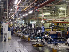 Produção industrial cresce 0,3% de abril para maio, aponta IBGE